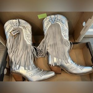 Dingo Gypsy Studded Fringe Metallic Snip Toe Cowboy Womens Silver Casual Boots